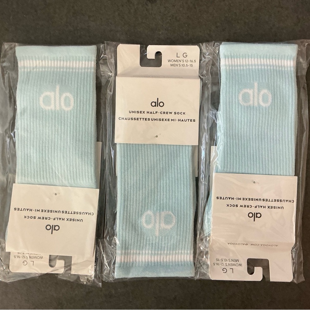 ALO Yoga Sky Blue Unisex Athletic Socks 3 pairs